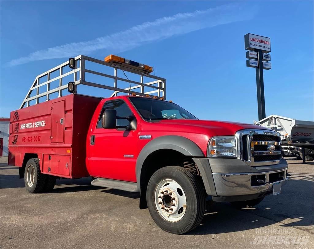 Ford F-550 多目的／汎用車両
