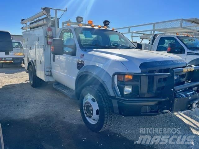 Ford F-550 多目的／汎用車両