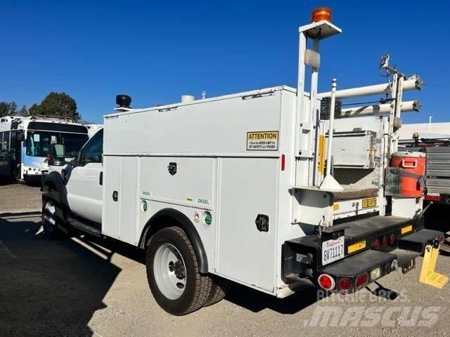 Ford F-550 多目的／汎用車両