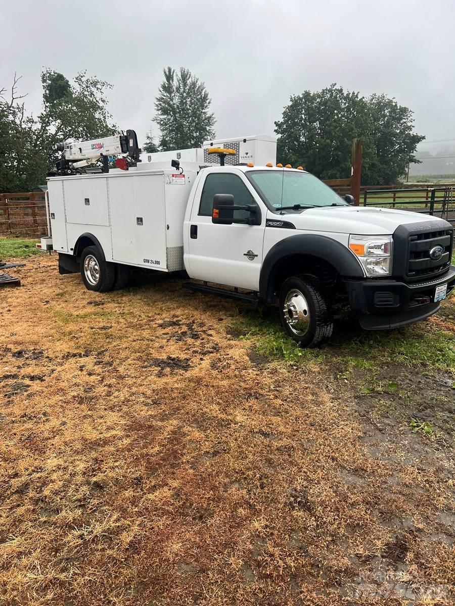 Ford F - 550 多目的／汎用車両