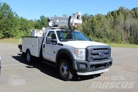 Ford F-550 トラック高所作業車