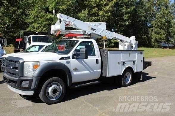 Ford F-550 トラック高所作業車