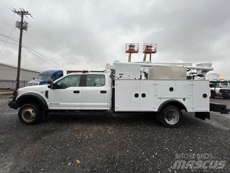 Ford F-550 多目的／汎用車両