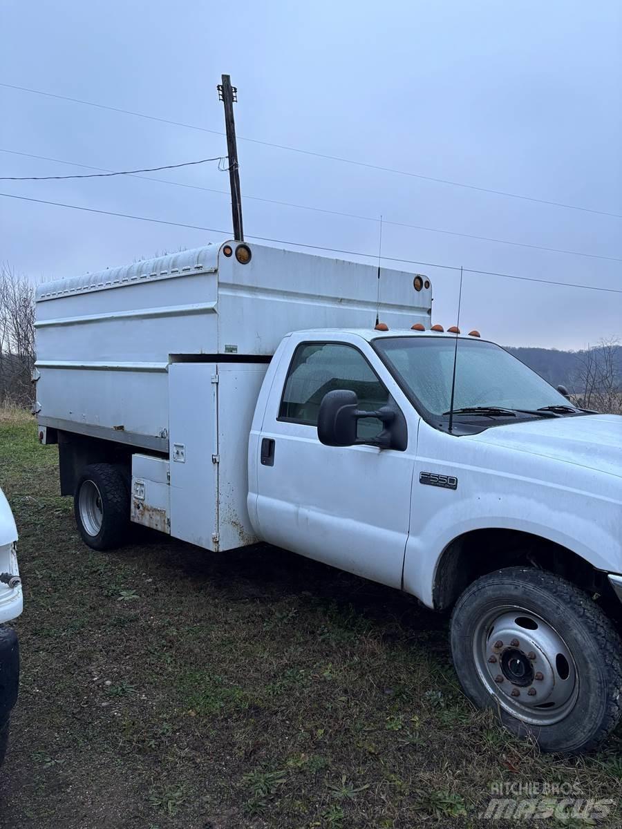 Ford F-550 多目的／汎用車両