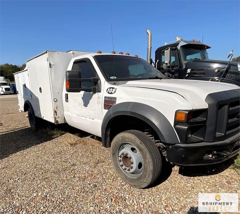 Ford F-550 多目的／汎用車両
