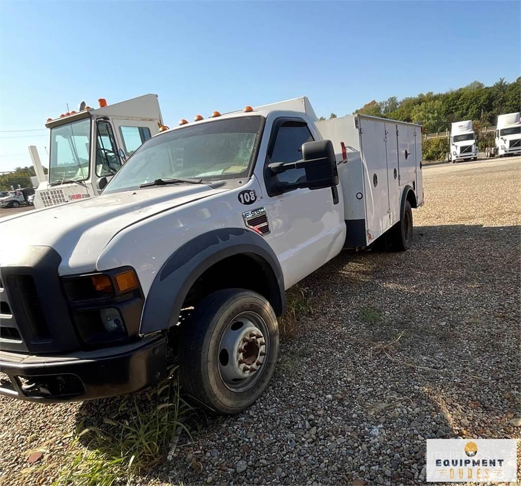 Ford F-550 多目的／汎用車両
