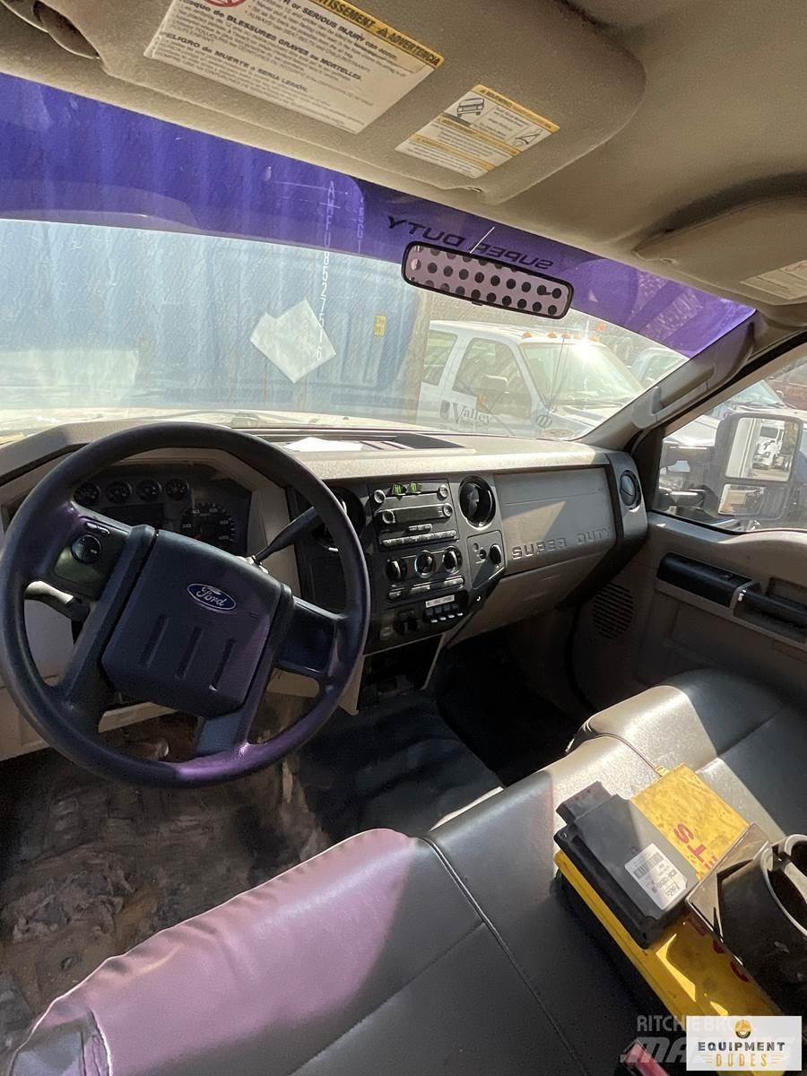 Ford F-550 多目的／汎用車両