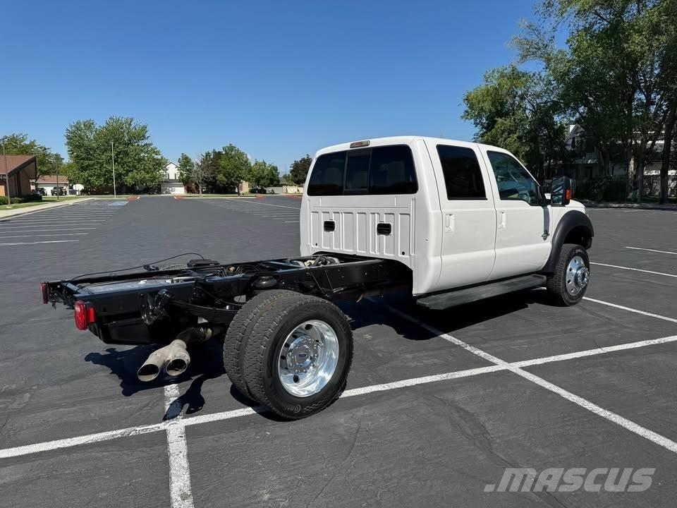 Ford F-550 キャブ付きシャーシ
