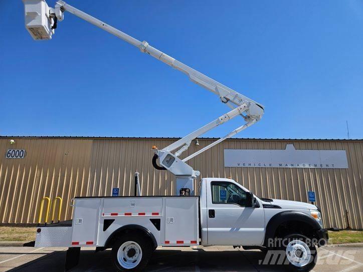 Ford F - 550 トラック高所作業車