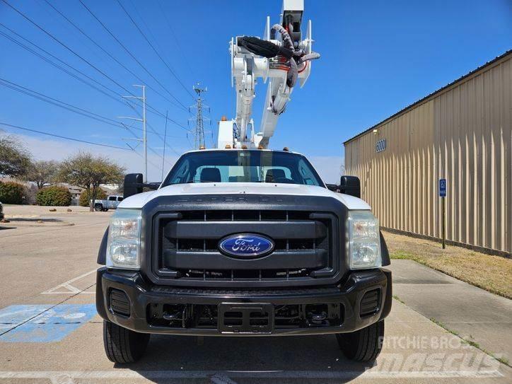 Ford F - 550 トラック高所作業車