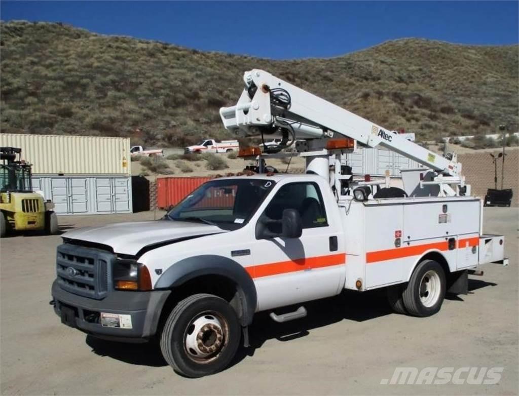 Ford F-550 トラック高所作業車