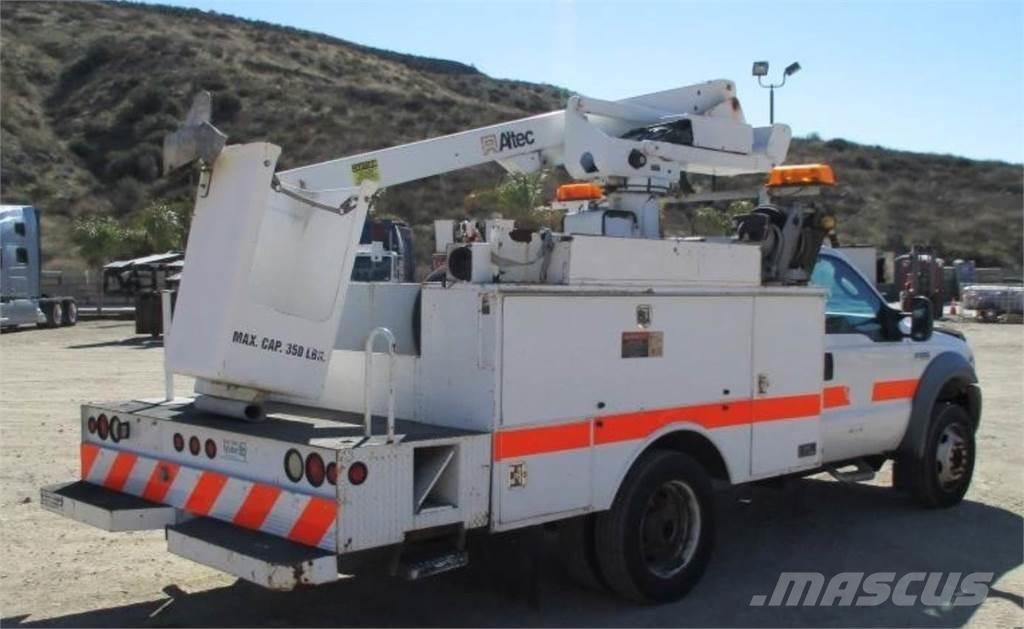 Ford F-550 トラック高所作業車