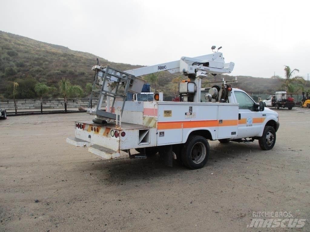 Ford F-550 トラック高所作業車