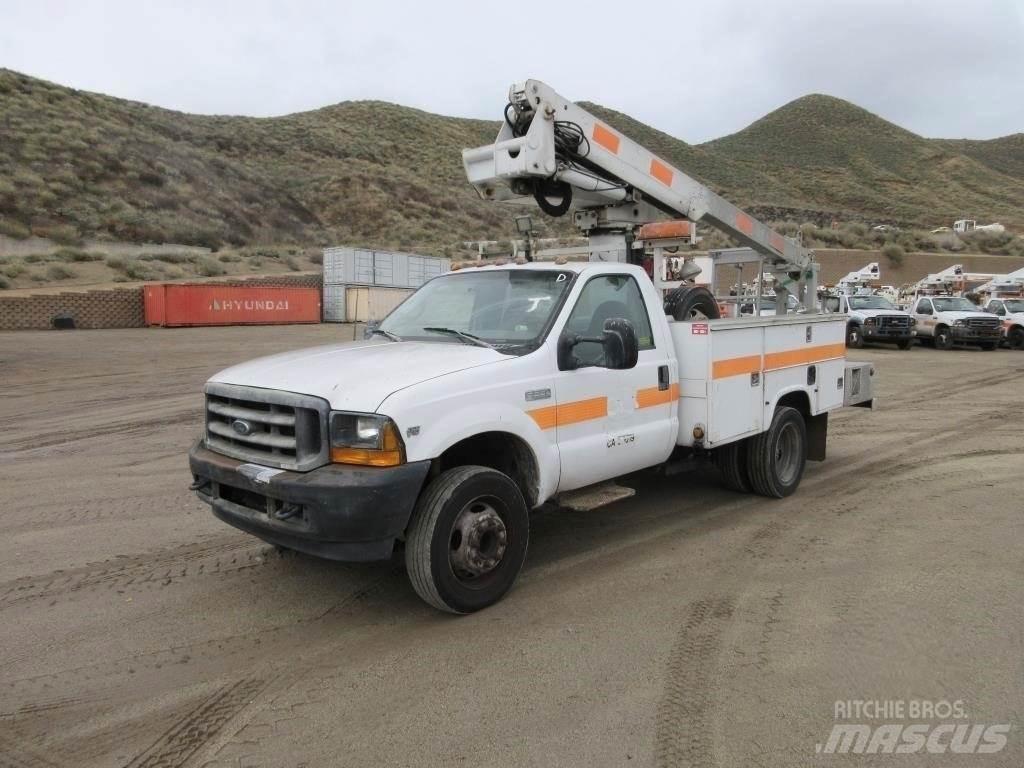 Ford F-550 トラック高所作業車