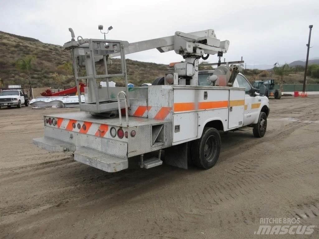 Ford F-550 トラック高所作業車