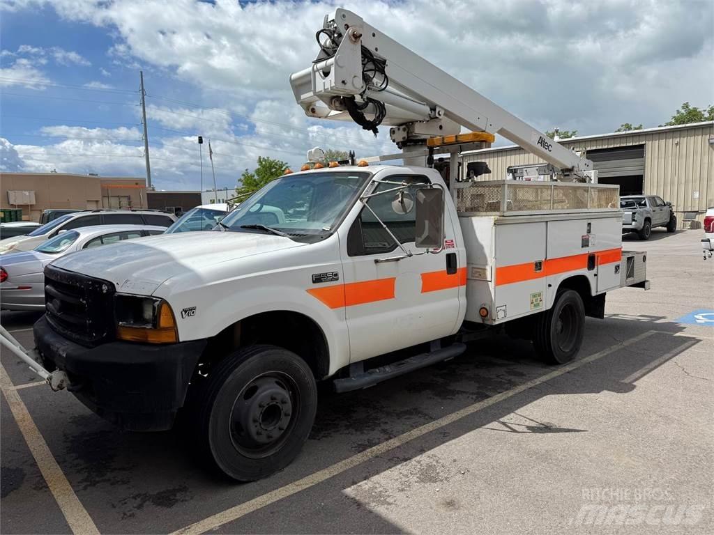 Ford F-550 トラック高所作業車