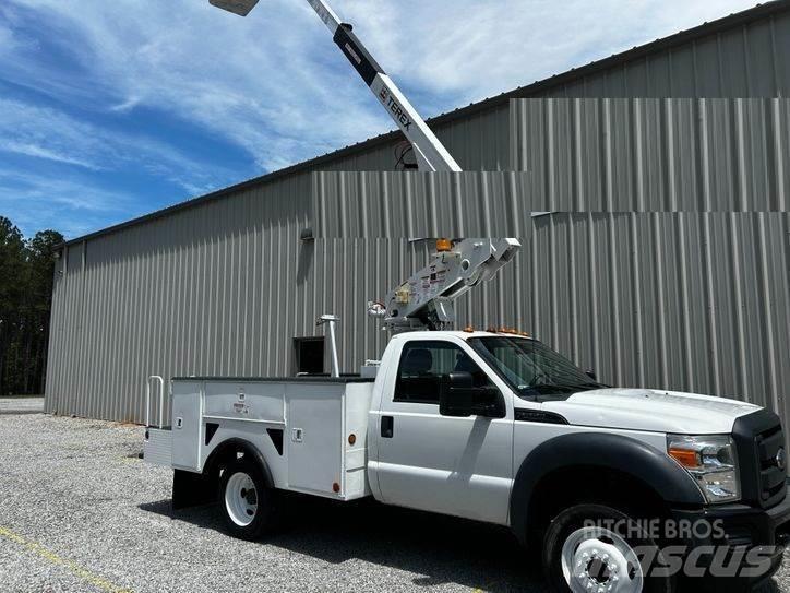 Ford F-550 トラック高所作業車