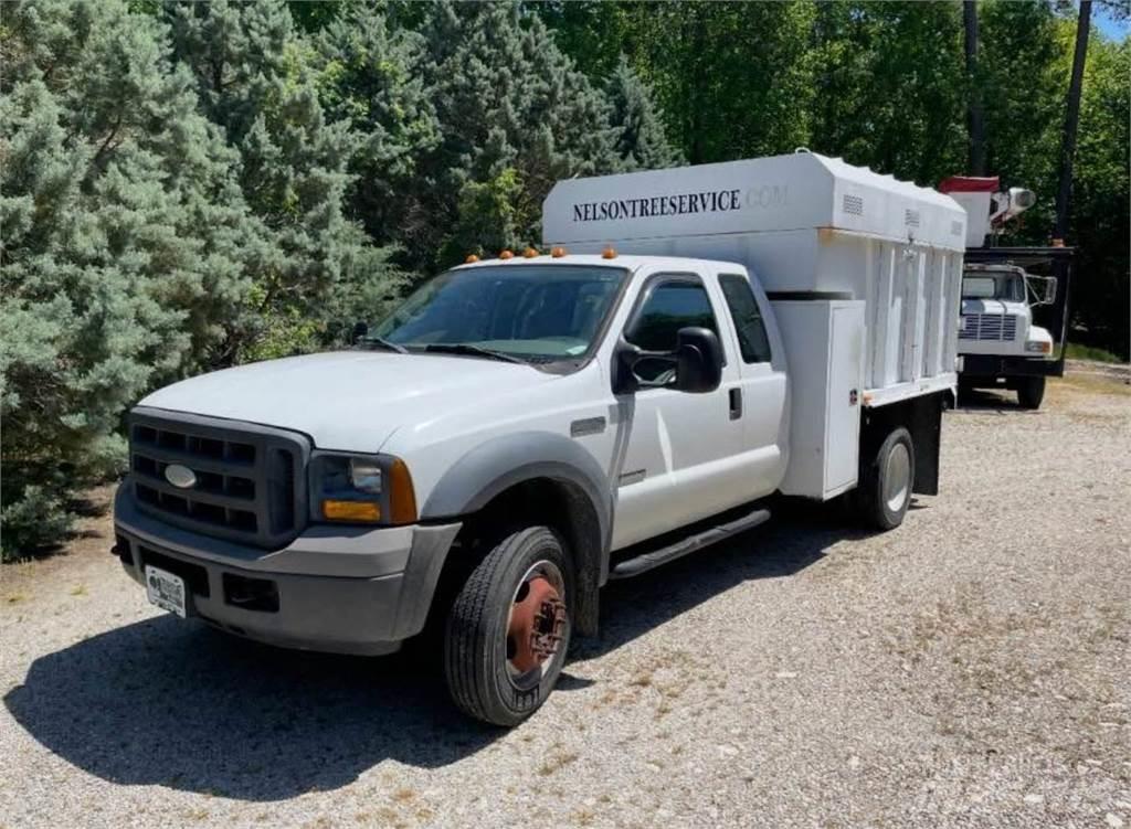 Ford F-550 ウッドチップ運搬用トラック