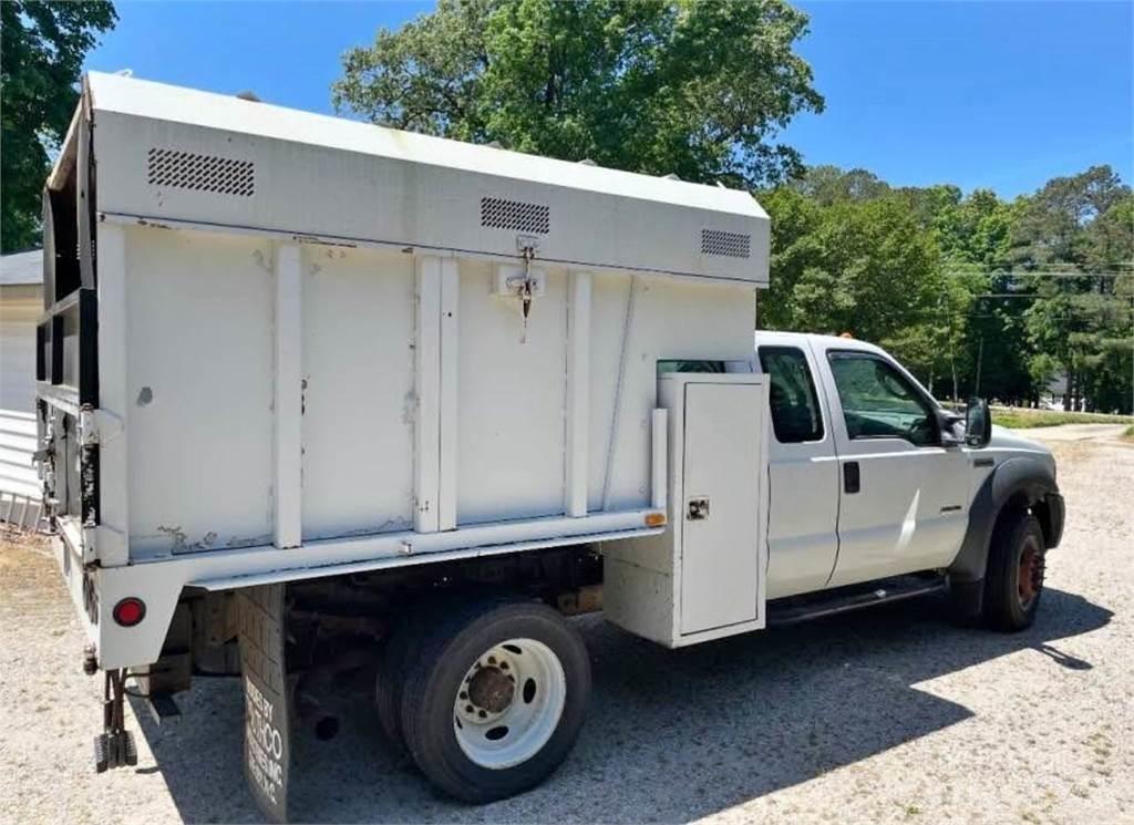 Ford F-550 ウッドチップ運搬用トラック