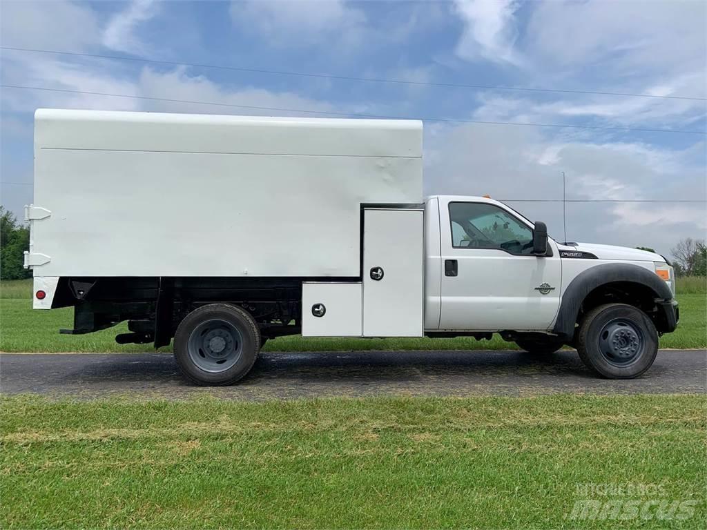 Ford F-550 ウッドチップ運搬用トラック