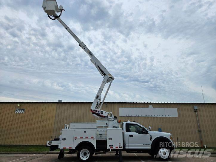 Ford F-550 トラック高所作業車