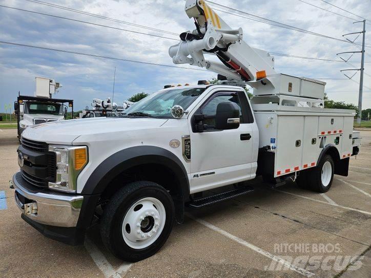 Ford F-550 トラック高所作業車