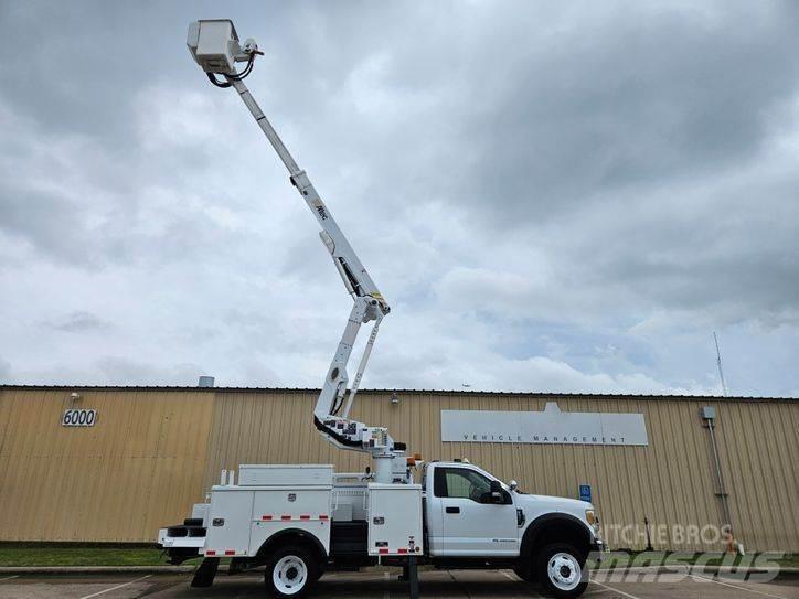 Ford F-550 トラック高所作業車