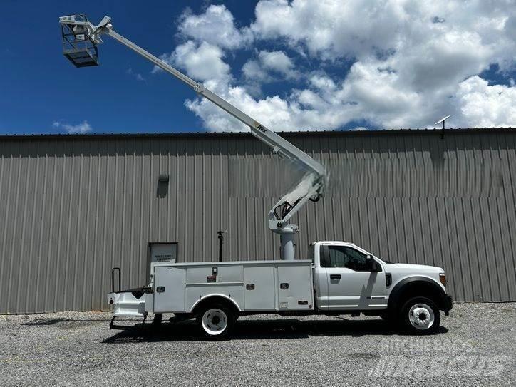 Ford F-550 トラック高所作業車