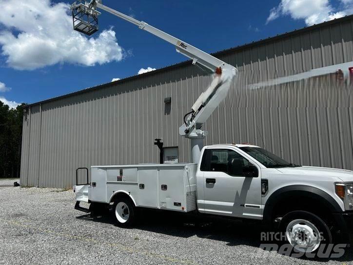 Ford F-550 トラック高所作業車