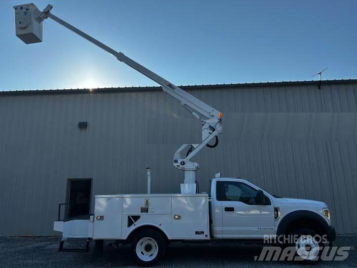Ford F-550 トラック高所作業車
