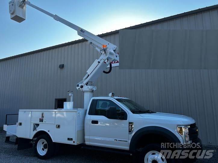 Ford F-550 トラック高所作業車