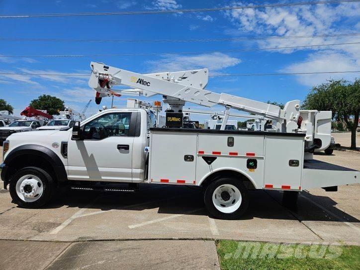 Ford F-550 トラック高所作業車