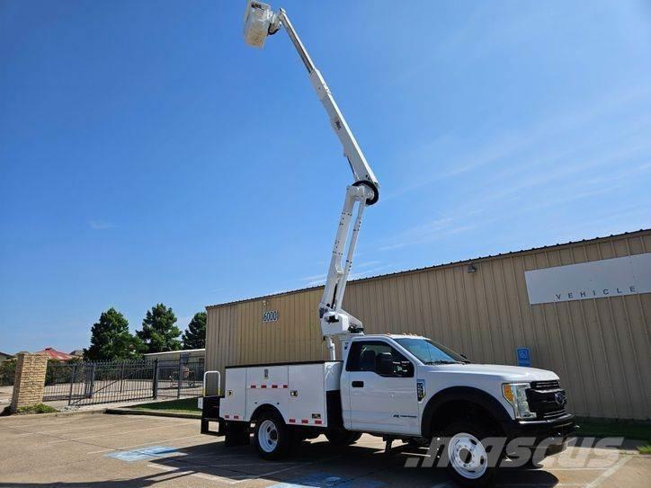 Ford F-550 トラック高所作業車