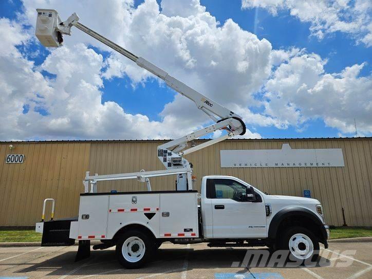 Ford F-550 トラック高所作業車