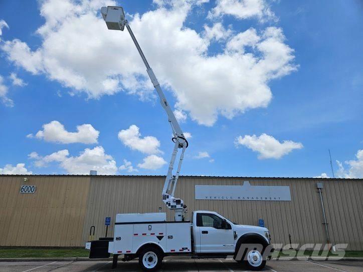 Ford F-550 トラック高所作業車
