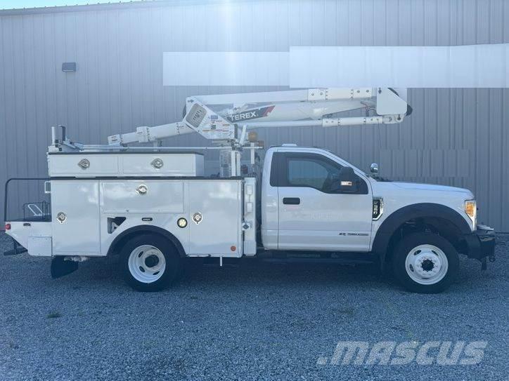 Ford F-550 トラック高所作業車