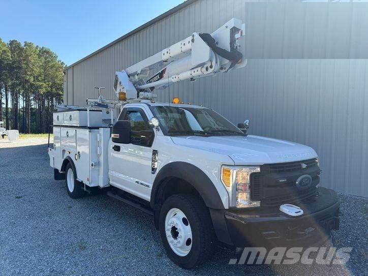 Ford F-550 トラック高所作業車