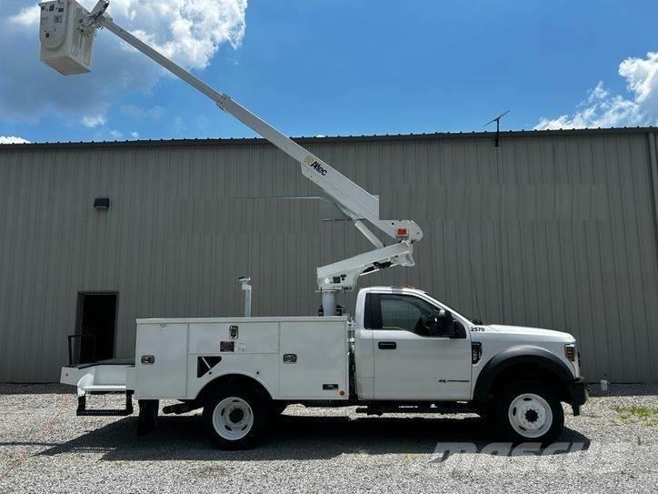 Ford F-550 トラック高所作業車