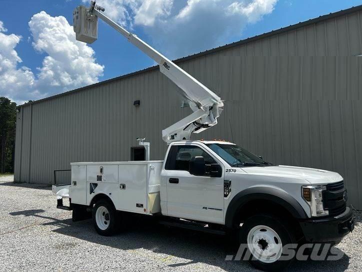 Ford F-550 トラック高所作業車