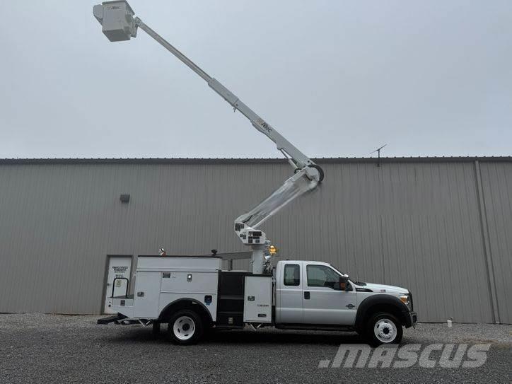 Ford F-550 トラック高所作業車