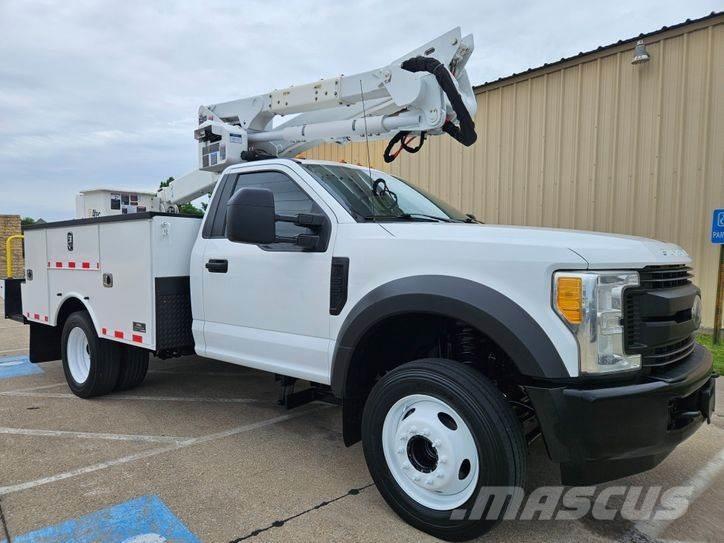 Ford F-550 トラック高所作業車