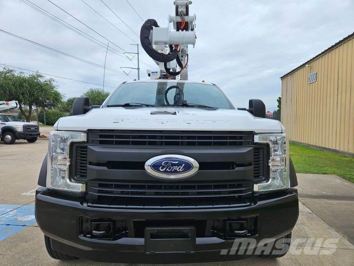 Ford F-550 トラック高所作業車