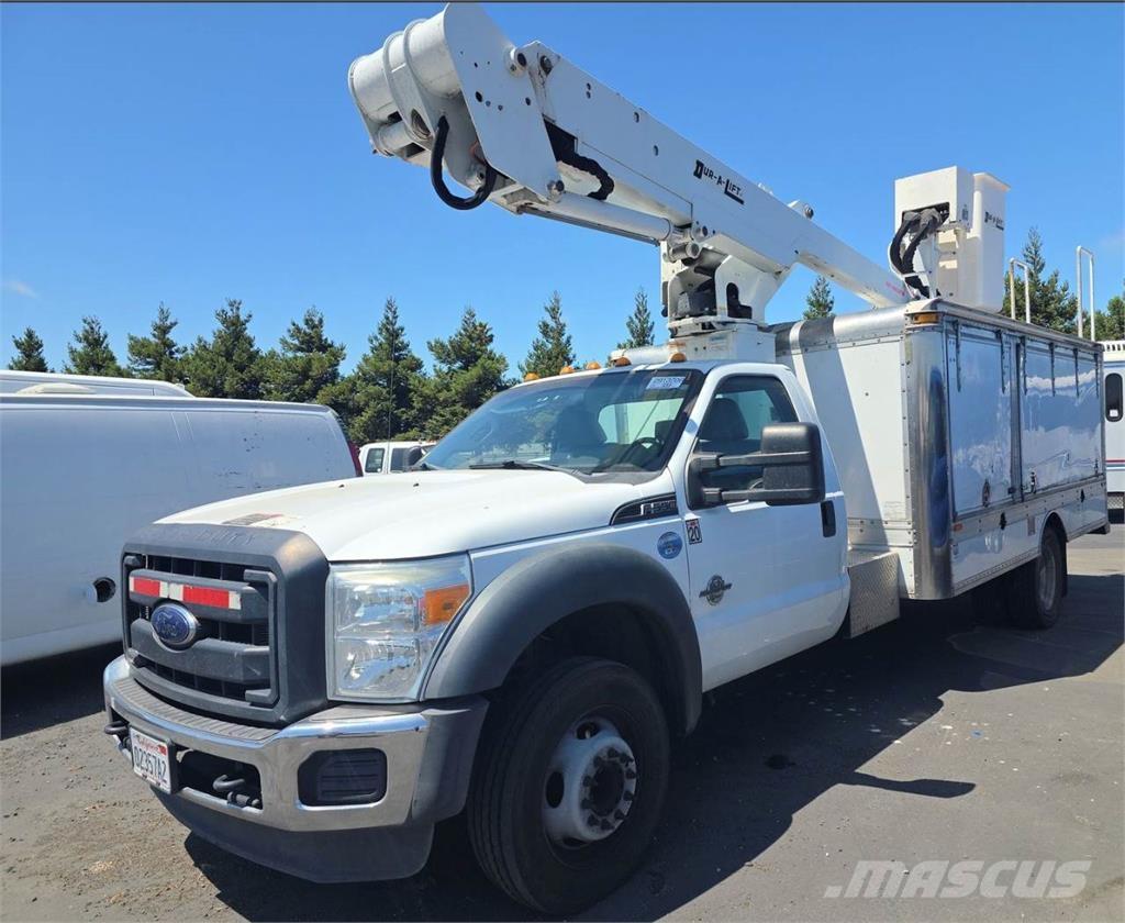 Ford F-550 トラック高所作業車