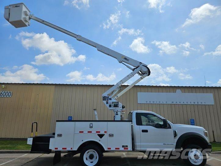 Ford F-550 トラック高所作業車