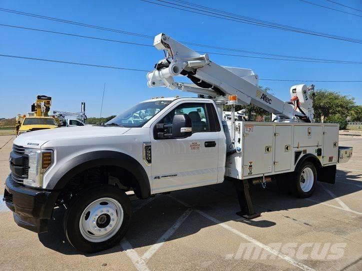 Ford F-550 トラック高所作業車