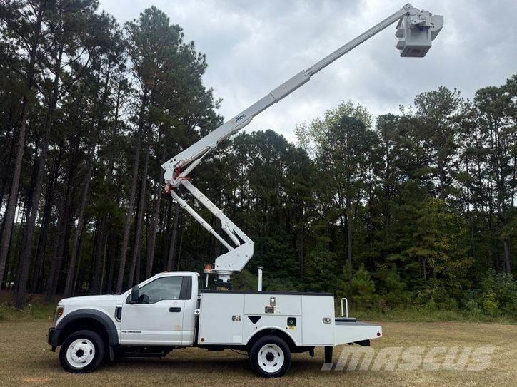 Ford F-550 トラック高所作業車