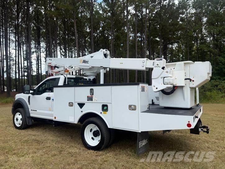 Ford F-550 トラック高所作業車