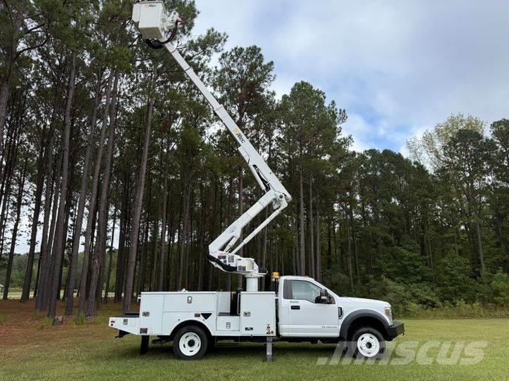 Ford F-550 トラック高所作業車