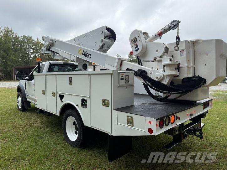 Ford F-550 トラック高所作業車