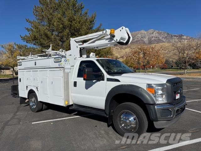 Ford F-550 トラック高所作業車